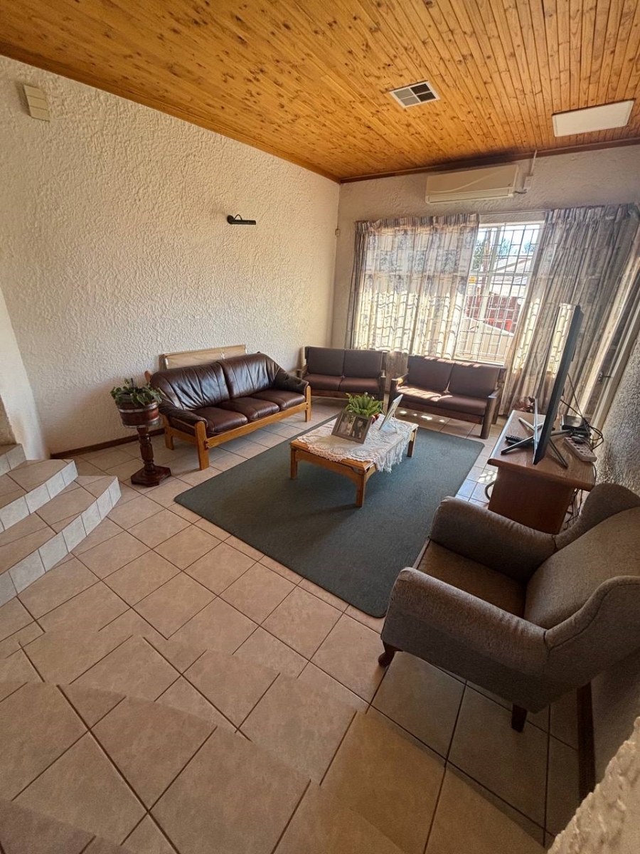 4 Bedroom Property for Sale in Postmasburg Northern Cape